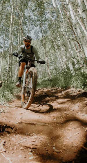 chris-henry-mountain bike